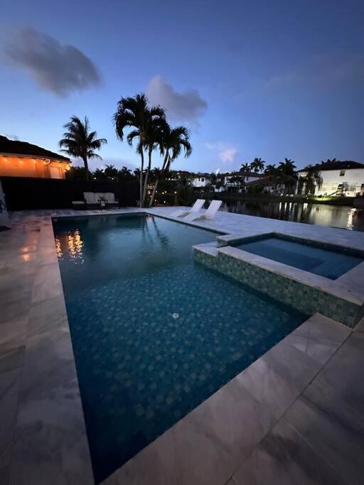 Lovers Cove Tamiami Luaran gambar